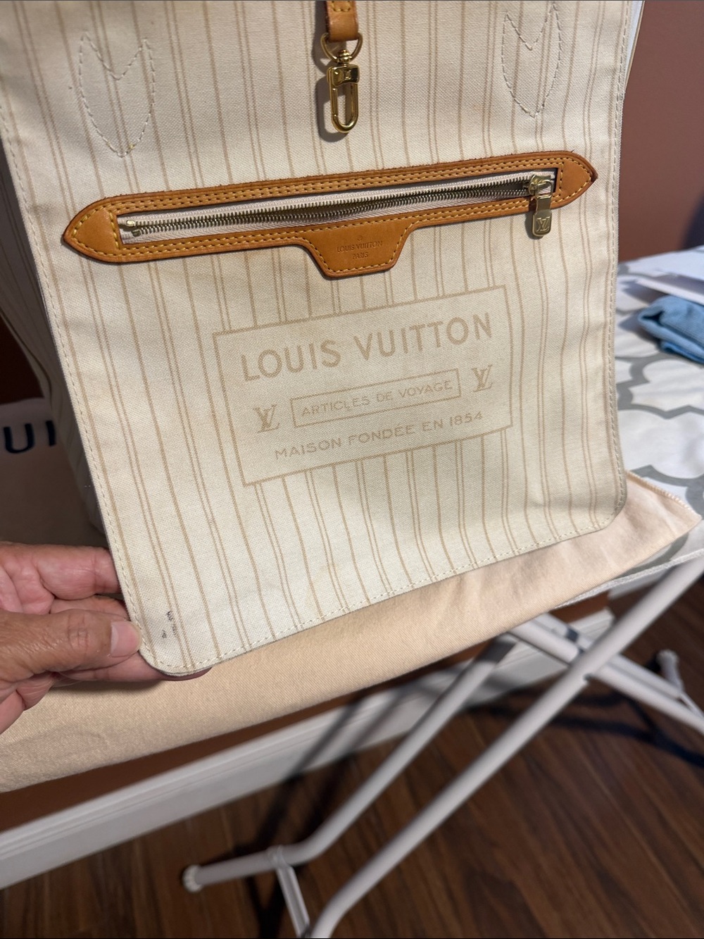 Louis Vuitton MM l - Picture 16 of 17